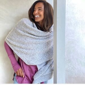 Summer & Rose Women's Gray Soft-Knit Cozy Scarf